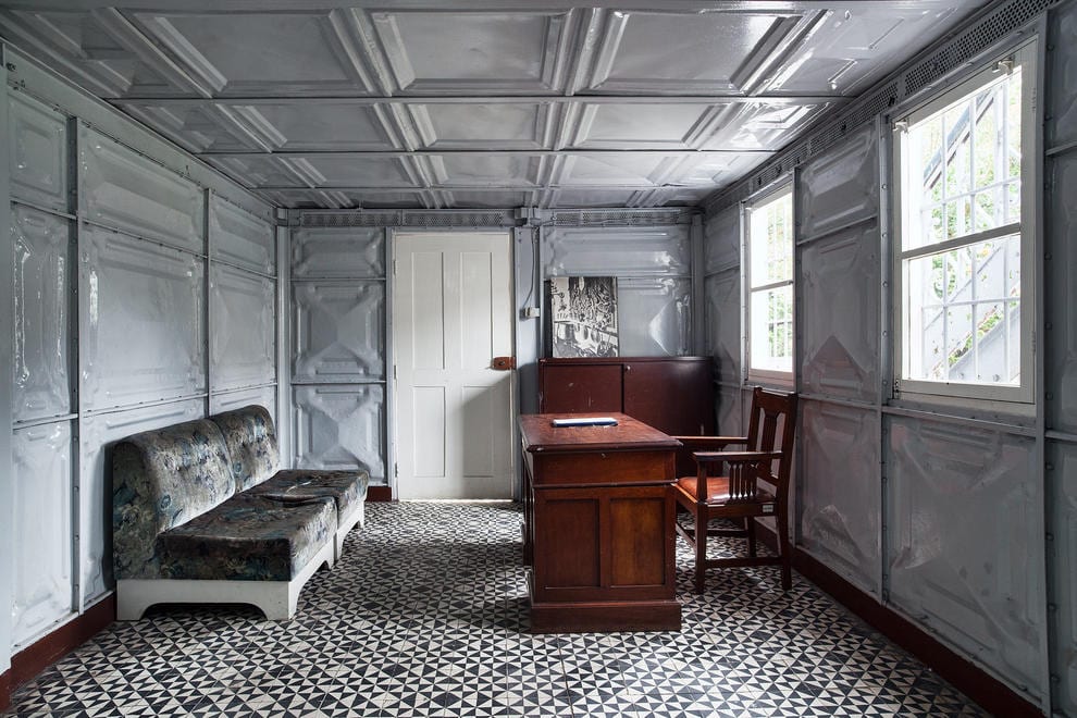 Interior da Casa de Ferro, Maputo — estrutura metálica histórica