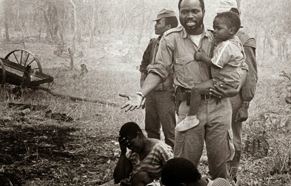 Understanding Mozambique's Independence: A Simple Guide for Travelers Combatentes da Frelimo durante a guerra de libertação