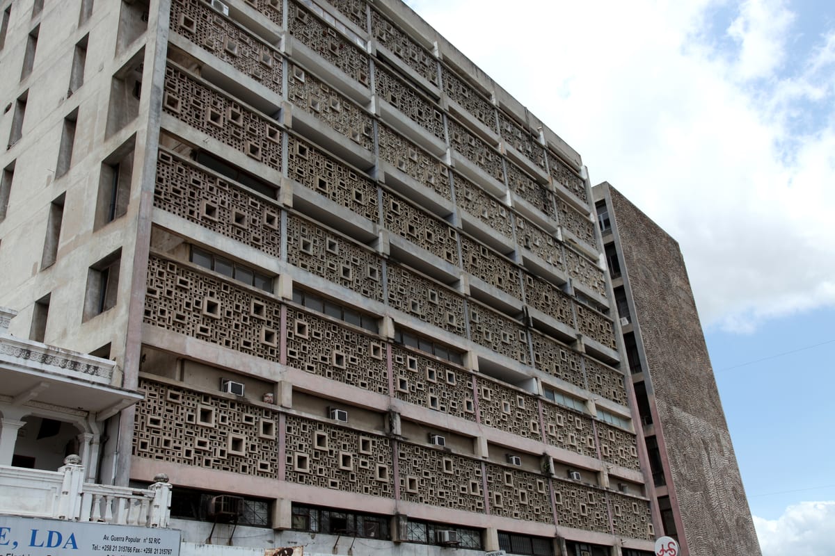 The Architecture of Maputo: Why Every Building Tells a Story Edifícios de Pancho Guedes na Baixa de Maputo
